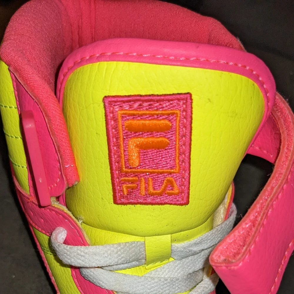 Women's high top FILA shoes - Picture 3 of 4